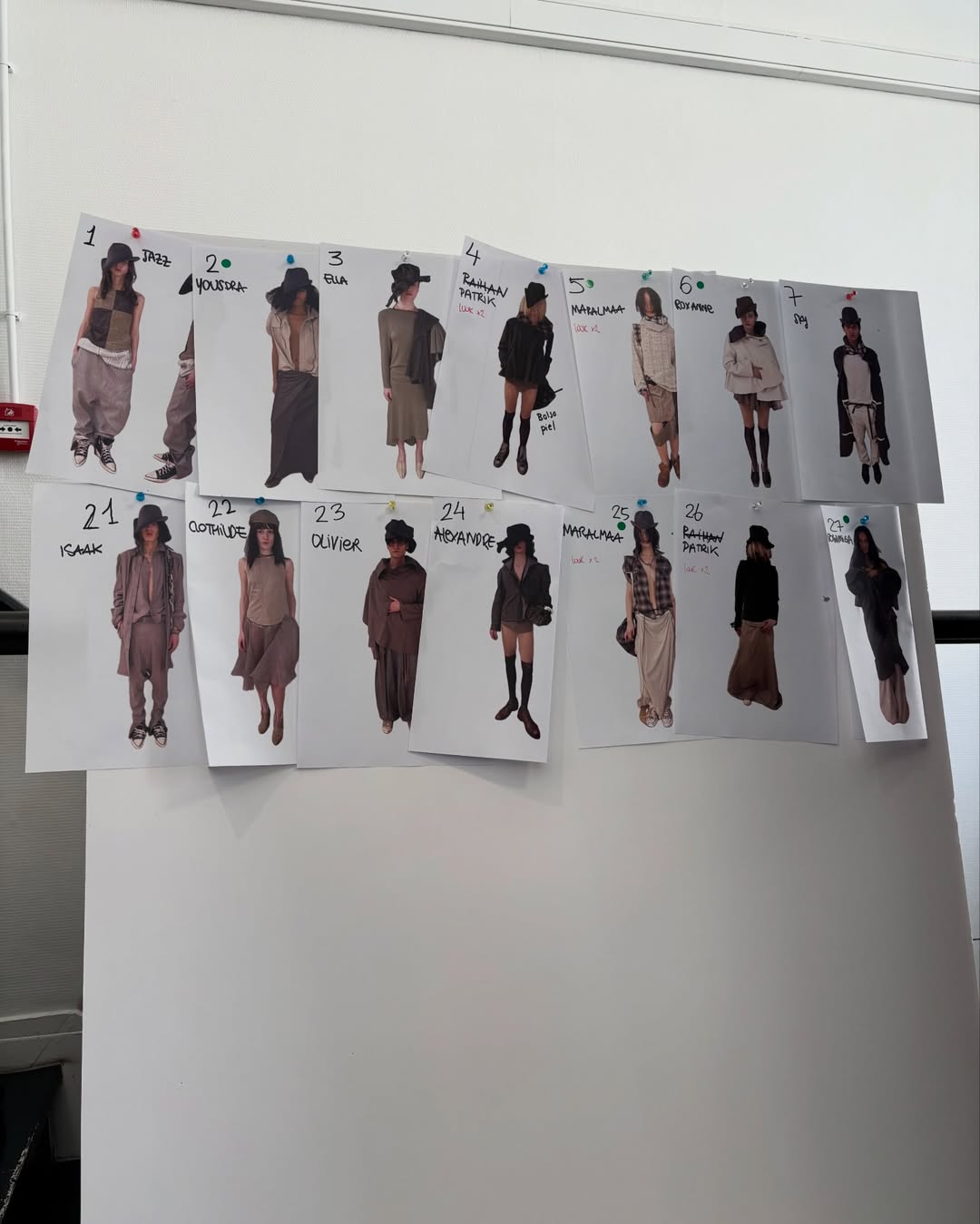 1st show for this genius kid !
@javier____guijarro FW26 
Creative Director @jav.1.er
Styling @albamelendo @aplus.creatives
Make up & hair @shaila_moran
Show director @martinabighignoli
Production @espaceparallele
Press @karlaotto @lexa.services
Movement director @gabriele
Scenography @ninostudiofloral
Sound design Gerard Ribera

Casting @lyliamari @ikki_casting 
@walterschupfermanagement