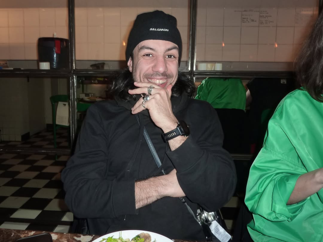 At the table, asked all our guest to take a selfie and pass the camera 📸