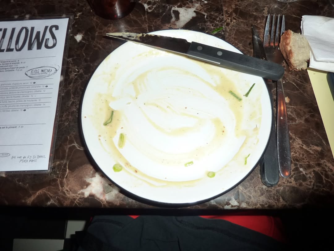 At the table, asked all our guest to take a selfie and pass the camera 📸