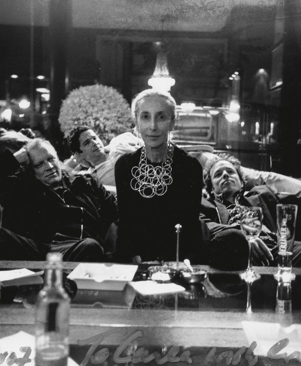 A visionary who blurred the lines between personal passion and professional excellence, Carla Sozzani’s incredible journey is celebrated in her new biography Carla Sozzani – Arte Vita Moda. From stylist to journalist, gallerist to collector, discover her inspiring story in an exclusive interview with Vogue Italia.
•••
#repost @vogueitalia Da stylist a giornalista, da editrice a gallerista, da buyer a collezionista, da mecenate a consulente: in oltre 50 anni di carriera, @carlasozzani ha saputo reinventarsi continuamente, abbattendo ogni confine tra vita privata e professionale. “La vita è una sola, quando si fa ciò che si ama” racconta in un intervista esclusiva a #Vogueltalia, in occasione del lancio della sua biografia “Carla Sozzani - Arte Vita Moda”, disponibile da questo mese. Nel libro, l’autrice Louise Baring ripercorre la straordinaria storia di Carla: dal legame profondo con la sorella Franca, alla collaborazione con il compagno, l’artista newyorkese @kris.ruhs con cui ha fondato 10 Corso Como. Scopri l’intervista completa al link in bio e sul numero di novembre di #Vogueltalia.
#VoguePeople