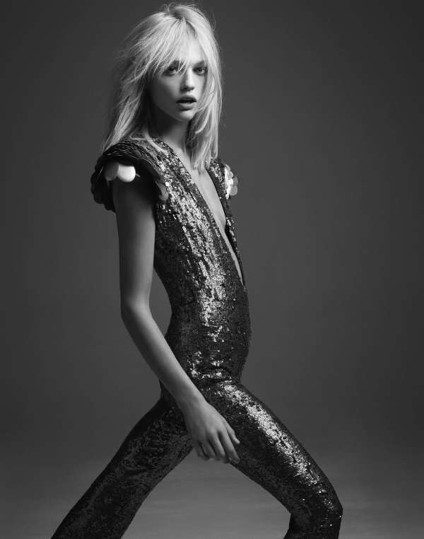 A timeless glimpse into Parisian elegance. ...