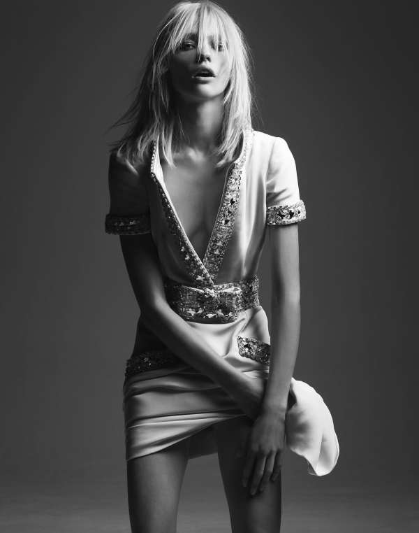 A timeless glimpse into Parisian elegance. ...