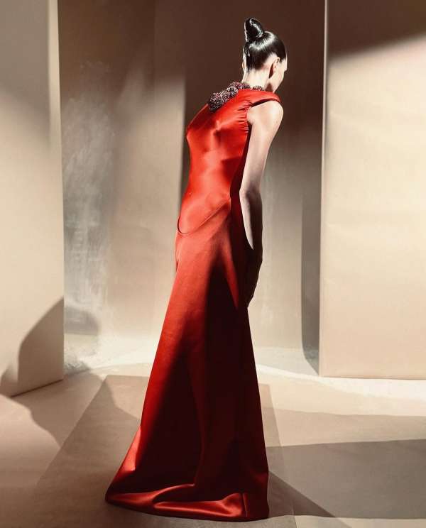 A bold vision where art and fashion merge i...