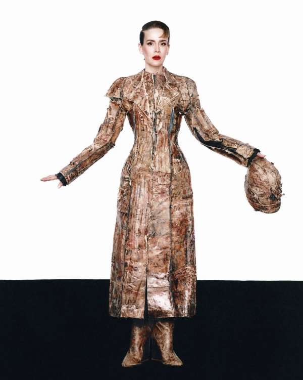 An exquisite portrait of elegance and stren...