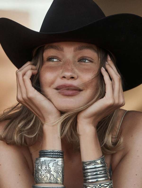 Iconic beauty and effortless elegance captu...