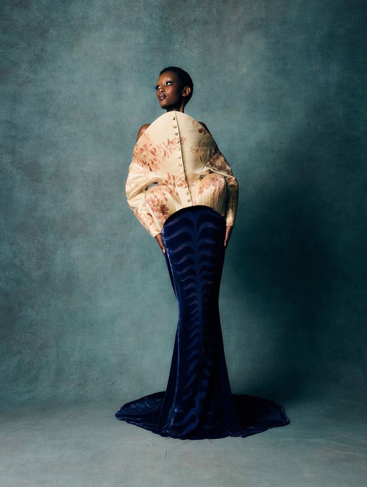 An enchanting moment where fashion rises beyond the runway A luminous celebration of artistry individuality and pure elegance

#repost
@harris_reed A celebration of Self, taking up space and pertorming for no one other than ourselves.
The Aviary marks 10 seasons of my eponymous label showing in a city I now call home, London.

I can’t begin to express my gratitude to my extraordinary team, clients and supporters. If you told me when I moved to this crazy city almost 11 years ago I would one day have a fluid Demi-Couture brand making pieces of my wildest imagination for people I have looked up to my whole life, and growing a stable business at the same time, hiring some of the most talented individuals I have ever met that have also made London their home.

The Aviary by @Harris_reed
Beauty @sofiatilbury using @charlottetilbury
Hair @alipirzadeh
Nails @manicuredbysimone
Casting @nachumshonn
Movement @simon.donnellon
Footwear @rokeratelier
Fabric in collaboration with @fromentaldesign
Production @family.ltd
Musical Director @Martin_green_sound
Musical Production @Richard_torry_fashion
Venue @stpancraslondon @gothic_bar
PR @purplepr
Thank you to @royalsalute
Photography @suleikamueller
