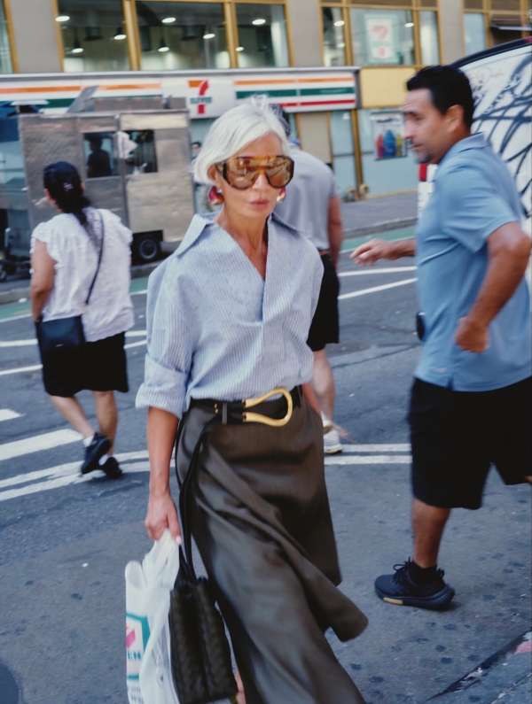 An ode to timeless glamour and radiant conf...