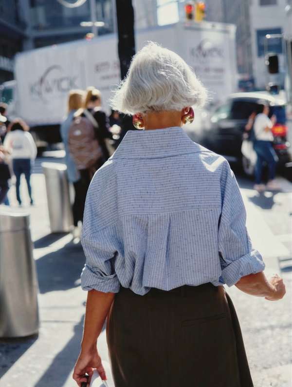 An ode to timeless glamour and radiant conf...
