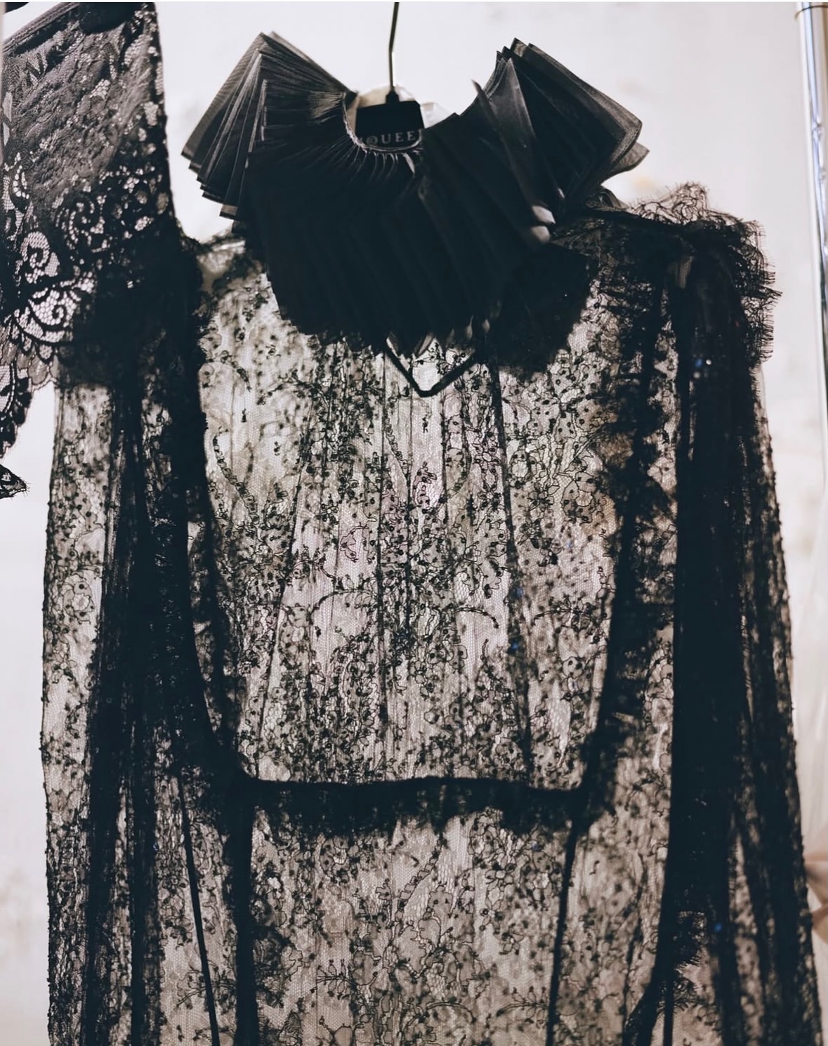 An intimate look into artistry and vision where couture becomes pure emotion.

•••
#repost
@alexandermcqueen McQueen Autumn Winter 2025 inside the atelier, photographed by
@SarabandeFoundation artist @HannahNortonPhoto.

Discover #McQueenAW25 via link in bio.