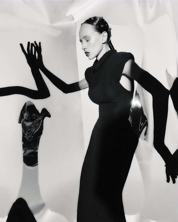 Elegance and vision in black and white.