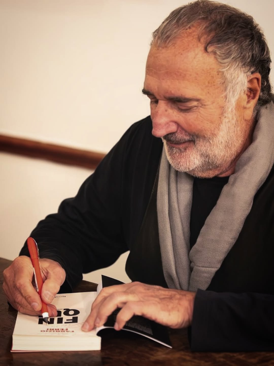 On October 9th, @fabrizioferriofficial presented his book FIN QUI (Till Here) at @casaitaliananyu, in a vibrant and heartfelt conversation with @graziadannunzio.

By his side, as always, his wife and partner in life, art, and business @industriasuperstudio, @geraldinapolverelliferri, curator of the powerful installation “Breathtaking”, a collection of portraits of friends and icons such as Willem Dafoe, @isabellarossellini, @juliannemoore, @theofficialsting, and many others. After its debut in Milan, “Breathtaking” is now in Venice, soon to travel to London and Paris.

A beautiful and attentive audience filled the room, embracing Fabrizio’s reflections, memories, and anecdotes, moments that flowed naturally between art, life, and the passage of time.

A heartfelt evening celebrating art, memory, and the beauty of a life lived “TILL HERE”…

Highlights of the evening:
1. Pillola of the presentation: Fabrizio Ferri sharing how he connected with the talents he portrayed.
2. A touching dialogue between Grazia D’Annunzio and Fabrizio Ferri, revisiting lifetime memories.
3. Fabrizio Ferri presenting FIN QUI.
4. Fabrizio remembering his childhood and the profound influence of his parents (in the photo, Fabrizio with Grazia D’Annunzio and a portrait of his father).
5. Fabrizio walking the audience through the concept and process behind Breathtaking (in the photo Fabrizio with Grazia D’Annunzio and Julianne Moore’s portrait in the background).
6. FIN QUI books displayed.
7. Fabrizio ready to sign copies of his book.
8. & 9. Moments of Fabrizio signing books for the guests.
10. A beautiful portrait of Fabrizio Ferri with his wife and curator of Breathtaking Geraldina Polverelli, and their friend and interviewer Grazia D’Annunzio.
11. Fabrizio Ferri and Geraldina Polverelli.
12. Fabrizio Ferri with Geraldina Polverelli, Grazia D’Annunzio, Zarifa Garofalo and Samuele Frimaio.

#FINQUI #NY #fabrizioferri #breathtaking #art #photography #memories