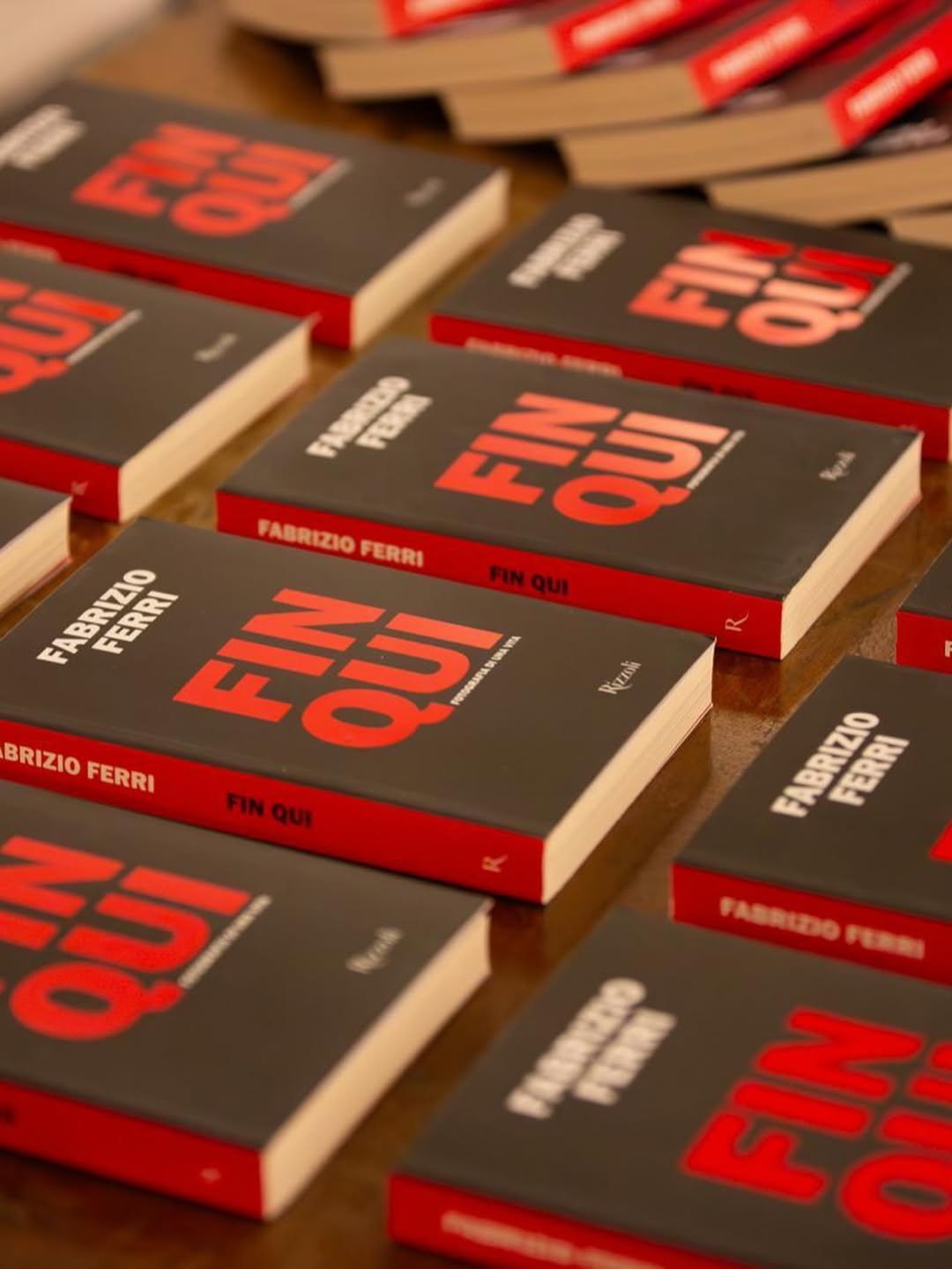On October 9th, @fabrizioferriofficial presented his book FIN QUI (Till Here) at @casaitaliananyu, in a vibrant and heartfelt conversation with @graziadannunzio.

By his side, as always, his wife and partner in life, art, and business @industriasuperstudio, @geraldinapolverelliferri, curator of the powerful installation “Breathtaking”, a collection of portraits of friends and icons such as Willem Dafoe, @isabellarossellini, @juliannemoore, @theofficialsting, and many others. After its debut in Milan, “Breathtaking” is now in Venice, soon to travel to London and Paris.

A beautiful and attentive audience filled the room, embracing Fabrizio’s reflections, memories, and anecdotes, moments that flowed naturally between art, life, and the passage of time.

A heartfelt evening celebrating art, memory, and the beauty of a life lived “TILL HERE”…

Highlights of the evening:
1. Pillola of the presentation: Fabrizio Ferri sharing how he connected with the talents he portrayed.
2. A touching dialogue between Grazia D’Annunzio and Fabrizio Ferri, revisiting lifetime memories.
3. Fabrizio Ferri presenting FIN QUI.
4. Fabrizio remembering his childhood and the profound influence of his parents (in the photo, Fabrizio with Grazia D’Annunzio and a portrait of his father).
5. Fabrizio walking the audience through the concept and process behind Breathtaking (in the photo Fabrizio with Grazia D’Annunzio and Julianne Moore’s portrait in the background).
6. FIN QUI books displayed.
7. Fabrizio ready to sign copies of his book.
8. & 9. Moments of Fabrizio signing books for the guests.
10. A beautiful portrait of Fabrizio Ferri with his wife and curator of Breathtaking Geraldina Polverelli, and their friend and interviewer Grazia D’Annunzio.
11. Fabrizio Ferri and Geraldina Polverelli.
12. Fabrizio Ferri with Geraldina Polverelli, Grazia D’Annunzio, Zarifa Garofalo and Samuele Frimaio.

#FINQUI #NY #fabrizioferri #breathtaking #art #photography #memories