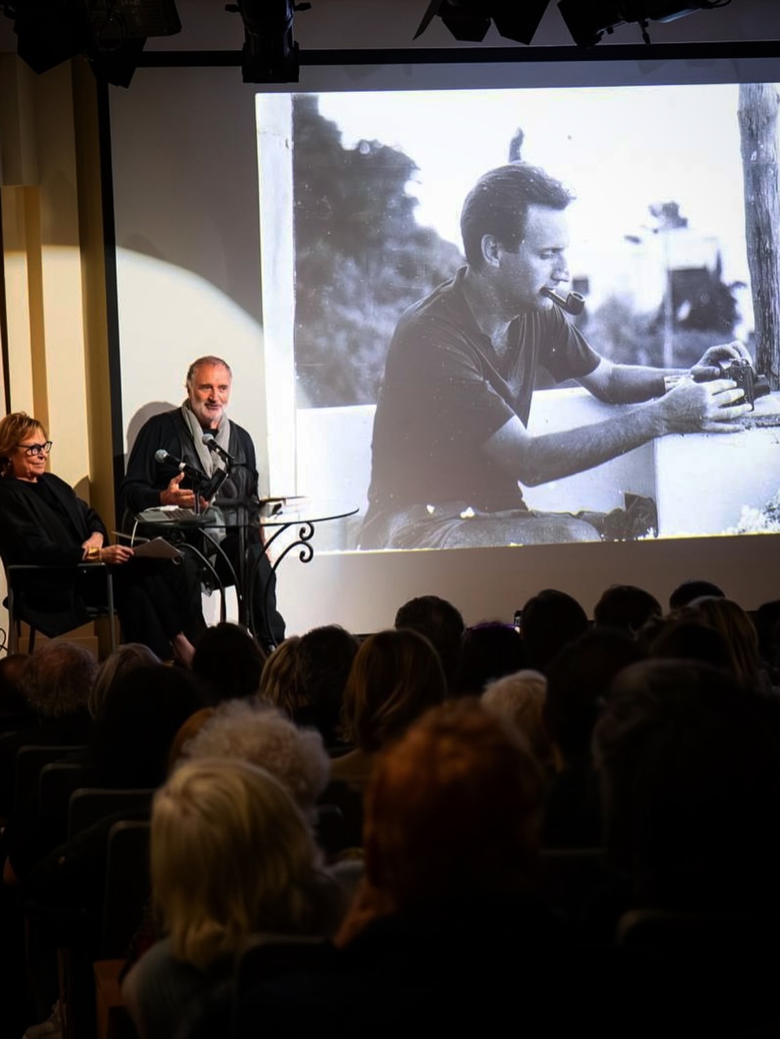 On October 9th, @fabrizioferriofficial presented his book FIN QUI (Till Here) at @casaitaliananyu, in a vibrant and heartfelt conversation with @graziadannunzio.

By his side, as always, his wife and partner in life, art, and business @industriasuperstudio, @geraldinapolverelliferri, curator of the powerful installation “Breathtaking”, a collection of portraits of friends and icons such as Willem Dafoe, @isabellarossellini, @juliannemoore, @theofficialsting, and many others. After its debut in Milan, “Breathtaking” is now in Venice, soon to travel to London and Paris.

A beautiful and attentive audience filled the room, embracing Fabrizio’s reflections, memories, and anecdotes, moments that flowed naturally between art, life, and the passage of time.

A heartfelt evening celebrating art, memory, and the beauty of a life lived “TILL HERE”…

Highlights of the evening:
1. Pillola of the presentation: Fabrizio Ferri sharing how he connected with the talents he portrayed.
2. A touching dialogue between Grazia D’Annunzio and Fabrizio Ferri, revisiting lifetime memories.
3. Fabrizio Ferri presenting FIN QUI.
4. Fabrizio remembering his childhood and the profound influence of his parents (in the photo, Fabrizio with Grazia D’Annunzio and a portrait of his father).
5. Fabrizio walking the audience through the concept and process behind Breathtaking (in the photo Fabrizio with Grazia D’Annunzio and Julianne Moore’s portrait in the background).
6. FIN QUI books displayed.
7. Fabrizio ready to sign copies of his book.
8. & 9. Moments of Fabrizio signing books for the guests.
10. A beautiful portrait of Fabrizio Ferri with his wife and curator of Breathtaking Geraldina Polverelli, and their friend and interviewer Grazia D’Annunzio.
11. Fabrizio Ferri and Geraldina Polverelli.
12. Fabrizio Ferri with Geraldina Polverelli, Grazia D’Annunzio, Zarifa Garofalo and Samuele Frimaio.

#FINQUI #NY #fabrizioferri #breathtaking #art #photography #memories