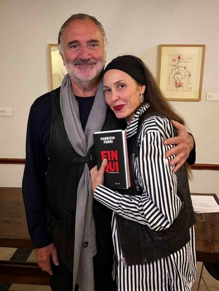 On October 9th, @fabrizioferriofficial presented his book FIN QUI (Till Here) at @casaitaliananyu, in a vibrant and heartfelt conversation with @graziadannunzio.

By his side, as always, his wife and partner in life, art, and business @industriasuperstudio, @geraldinapolverelliferri, curator of the powerful installation “Breathtaking”, a collection of portraits of friends and icons such as Willem Dafoe, @isabellarossellini, @juliannemoore, @theofficialsting, and many others. After its debut in Milan, “Breathtaking” is now in Venice, soon to travel to London and Paris.

A beautiful and attentive audience filled the room, embracing Fabrizio’s reflections, memories, and anecdotes, moments that flowed naturally between art, life, and the passage of time.

A heartfelt evening celebrating art, memory, and the beauty of a life lived “TILL HERE”…

Highlights of the evening:
1. Pillola of the presentation: Fabrizio Ferri sharing how he connected with the talents he portrayed.
2. A touching dialogue between Grazia D’Annunzio and Fabrizio Ferri, revisiting lifetime memories.
3. Fabrizio Ferri presenting FIN QUI.
4. Fabrizio remembering his childhood and the profound influence of his parents (in the photo, Fabrizio with Grazia D’Annunzio and a portrait of his father).
5. Fabrizio walking the audience through the concept and process behind Breathtaking (in the photo Fabrizio with Grazia D’Annunzio and Julianne Moore’s portrait in the background).
6. FIN QUI books displayed.
7. Fabrizio ready to sign copies of his book.
8. & 9. Moments of Fabrizio signing books for the guests.
10. A beautiful portrait of Fabrizio Ferri with his wife and curator of Breathtaking Geraldina Polverelli, and their friend and interviewer Grazia D’Annunzio.
11. Fabrizio Ferri and Geraldina Polverelli.
12. Fabrizio Ferri with Geraldina Polverelli, Grazia D’Annunzio, Zarifa Garofalo and Samuele Frimaio.

#FINQUI #NY #fabrizioferri #breathtaking #art #photography #memories