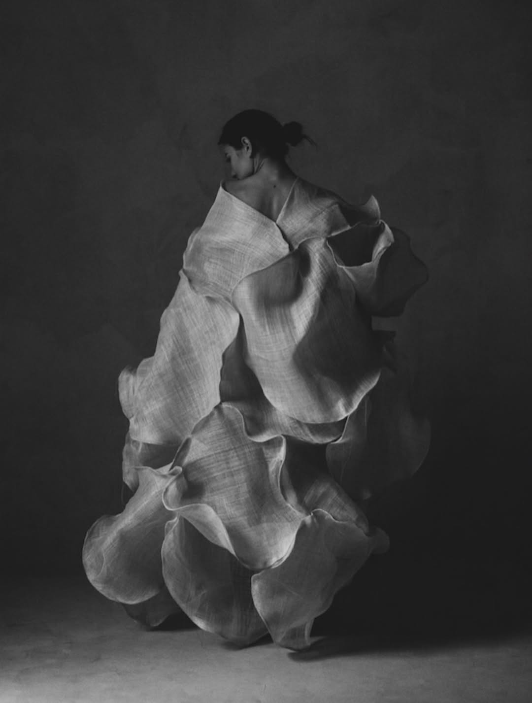 Elegance in motion, art in form.

•••
#repost
@eliurpi Sculptural Dress Exhibited at MBFW Madrid.
Beautiful andreativa 🖤 #eliurpi