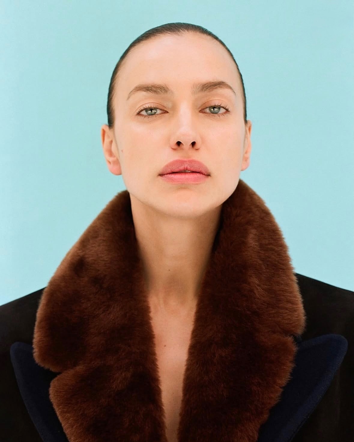 Moments like these are pure perfection

•••
#repost

@irinashayk with my DREAM TEAM @d.avit @dogi_ @reeditionmag 🤍🤍🤍 pure magic every time 🤍 my fav @jobarker10