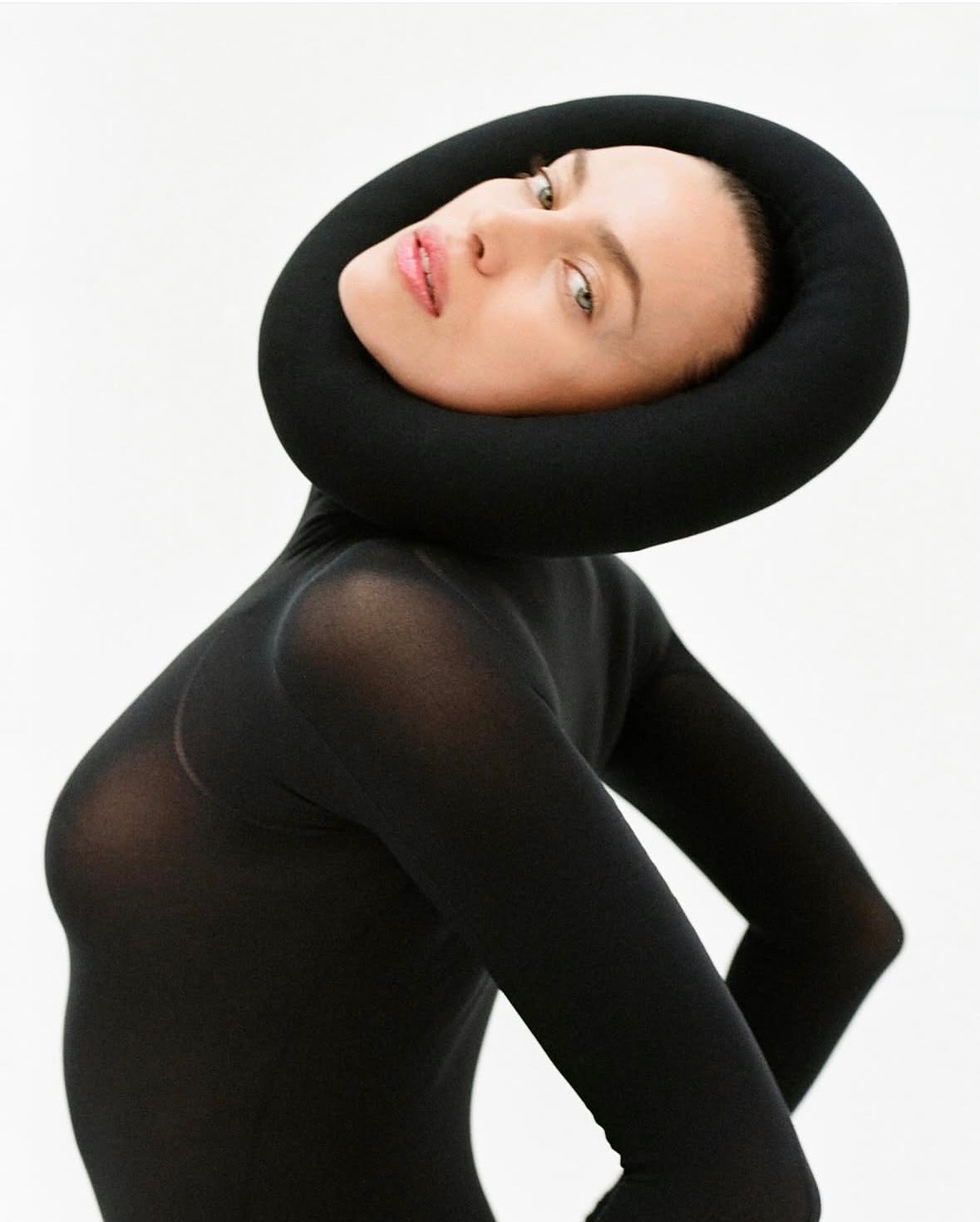 Moments like these are pure perfection

•••
#repost

@irinashayk with my DREAM TEAM @d.avit @dogi_ @reeditionmag 🤍🤍🤍 pure magic every time 🤍 my fav @jobarker10