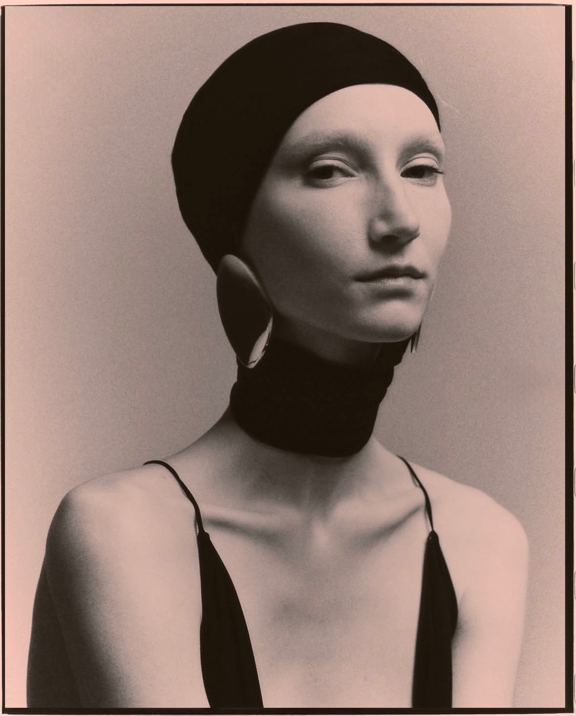 A vision of modern elegance where light, texture, and attitude come together effortlessly. A campaign that feels timeless yet boldly now.

•••
#repost

@alejandro.arrias New campaign for @michaelcostello Photographers. @alejandro.arrias @davidbravobustos
Mua and hair. @pablorobledo_co @tenagency
Talents. @andreagutierrezarcas from @trafficmodels @dianaviveros1 from @unomodels
Stylist. @caro_omana @kathalinacsonka
Set. @luchocampos_
Film lab. @cuartocolorlab
#filmphotography #kodakfilm #kodakportra400