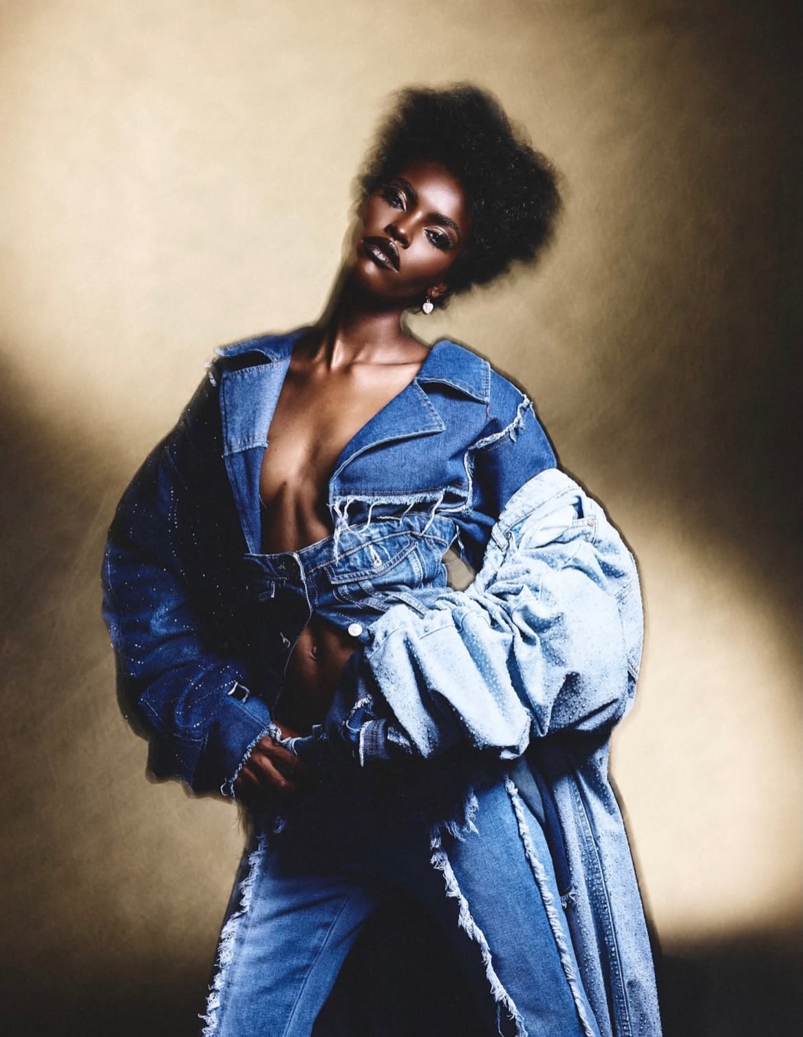 Pure presence and magnetic energy.

•••
#repost
@jdthecombo @officialamilnaestevao was #shotbyJD
MUA @michelawariebi
Hair @iamstacygray
Styling @txmxxr
Assistant @orensiddo