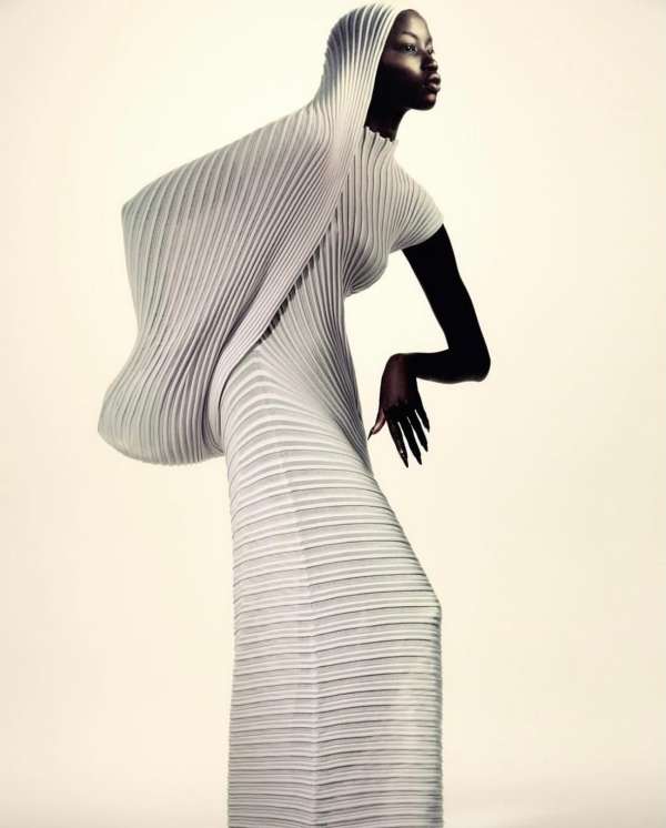 Anok Yai, in a study of light.