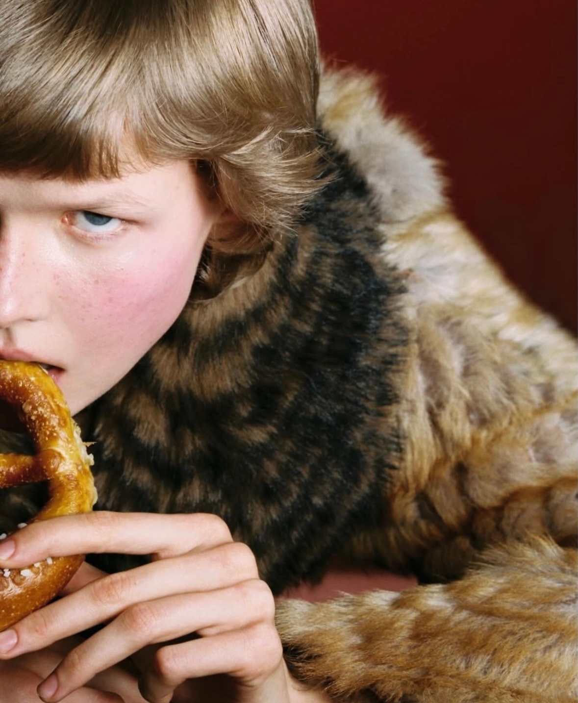 Timeless. Magnetic. Effortlessly chic

•••
#repost

@artandcommerce M le Magazine du Monde, December
2025. Photographer: Carlijn Jacobs. Makeup: Celine Martin.

@M_Magazine @CarlijnJacobs @CelineMartin
#MleMonde #CarlijnJacobs #CelineMartin
#ArtandCommerce