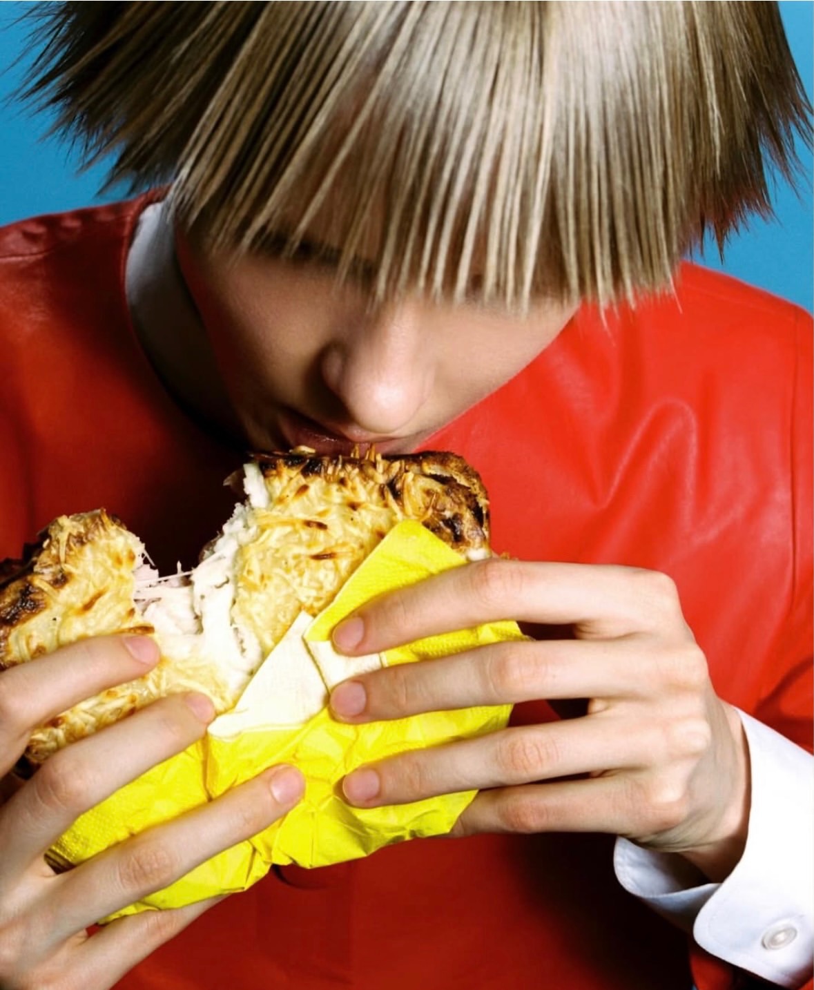 Timeless. Magnetic. Effortlessly chic

•••
#repost

@artandcommerce M le Magazine du Monde, December
2025. Photographer: Carlijn Jacobs. Makeup: Celine Martin.

@M_Magazine @CarlijnJacobs @CelineMartin
#MleMonde #CarlijnJacobs #CelineMartin
#ArtandCommerce