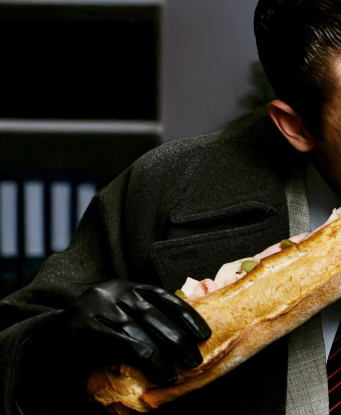 Timeless. Magnetic. Effortlessly chic

•••
#repost

@artandcommerce M le Magazine du Monde, December
2025. Photographer: Carlijn Jacobs. Makeup: Celine Martin.

@M_Magazine @CarlijnJacobs @CelineMartin
#MleMonde #CarlijnJacobs #CelineMartin
#ArtandCommerce