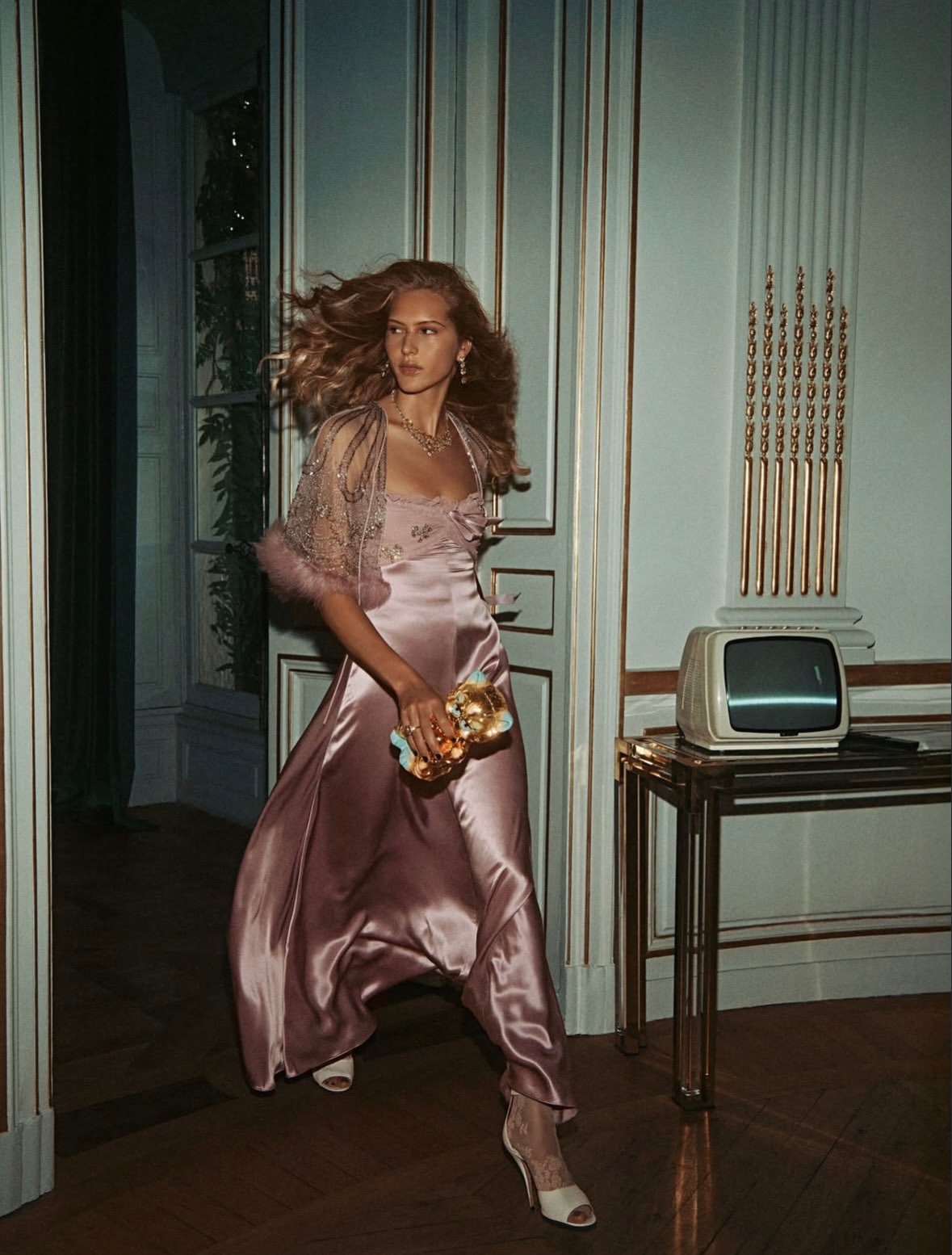 When celebration meets couture.

•••
#repost

@voguearabia Before the clock strikes midnight, the season’s most celebratory ensembles truly come out to play, setting the tone for ringing in the new year in style.
Swipe through for all the inspiration you need to shine well past 12.

قبل أن تدق الساعة معلنةً منتصف الليل، تتجلى أبهى الإطلالات الاحتفالية لتنشر سحرها وتضبط إيقاع العام الجديد بأسلوب يفيض بالأناقة. اسحبي الشاشة لتكتشفي مصادر الإلهام التي ستجعلكِ
تشرقين بريقًا يمتد لساعات الفجر الأولى.

Photography: @lachlanbailey
Styling: @sarrjamois
Hair: @stephanelancien
Make up: @auroregibrien
Nails: @alexandrajanowski
Models: @angelinakendall_ @adutakech @sola5532
Set Design: @medeirosrafael
Production: @partner.films