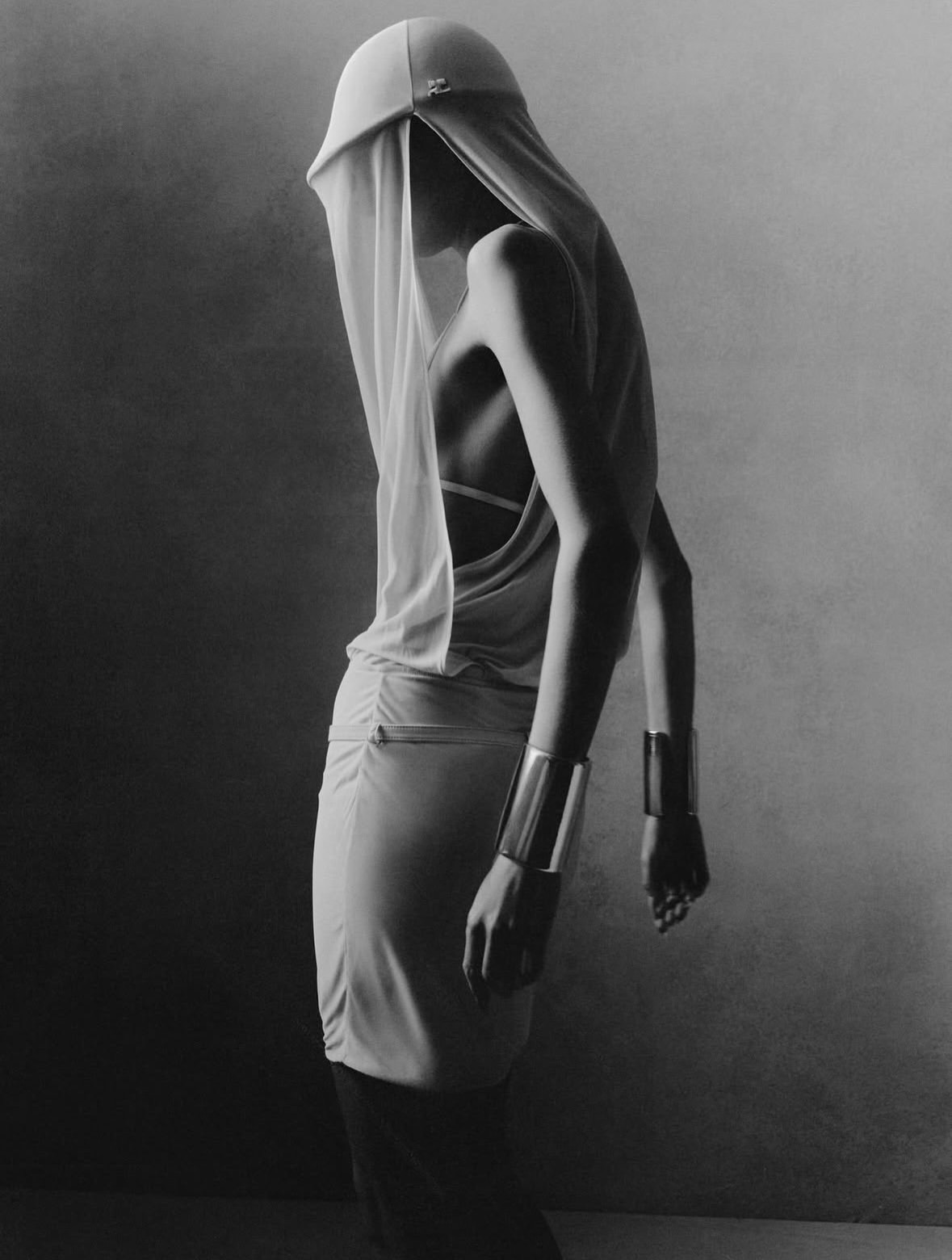 Winds of Change captured in a moment of quiet power and elegance

•••
#repost

@danieltarcher @magazine - ‘Wind of Change’

Photographer: @danieltarcher #danielarcher

Model: rosaliekefuchs
Stylist: @gro.curtis.studio
Make Up: @laurenfreynolds Hair: @stelioschondroshair
Manicurist: @sabrinagayle_
Casting: @shaunbeyen
Set Design: @_tobias_b
Production: @_the.curated
Production manager: @katiebellaholmes