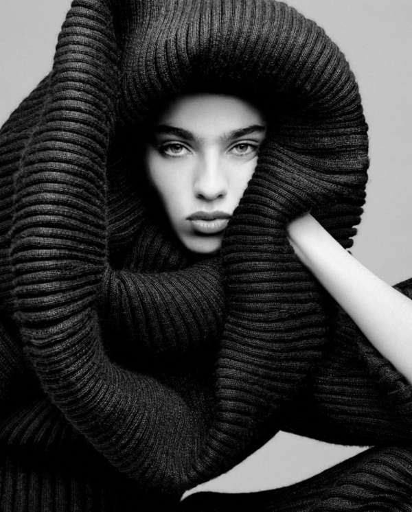 Loli Bahia moves through the Spring Summer ...