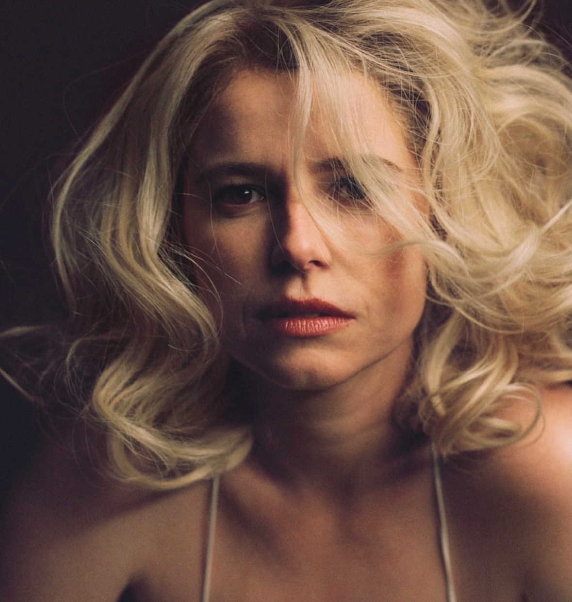 Jessie Buckley moves through emotion with rare beauty, turning fragility into strength and heartbreak into art.
•••
#repost
@wmag “I would like to dedicate this to the beautiful chaos of a mother’s heart.” Jessie Buckley swept awards season with her heartbreaking performance as Agnes in #Hamnet, taking home best actress at the #Oscars tonight. During her speech, Buckley thanked ‘Hamnet’ author Maggie O’Farrell and her director-and W cover collaborator-@chloezhao: “To get to know this incandescent woman and try to understand the capacity of a mother’s love is the greatest collision of my life.” At the link in our bio, Zhao and Buckley discuss their creative partnership for our Directors Issue, on newsstands now.
Directed by @chloezhao
Photography: @lukaszal
Styling: @aaalliata
Editor in Chief: @saramoonves
Editor at Large: #LynnHirschberg
Writer: @byjenwang
Hair: @jennychohair
Makeup: @ninapark
Manicure: @nailsbyemikudo
Production Design: #ColinDonahue
Production: @roscoproduction
W VOLUME TWO 2026: THE DIRECTORS ISSUE