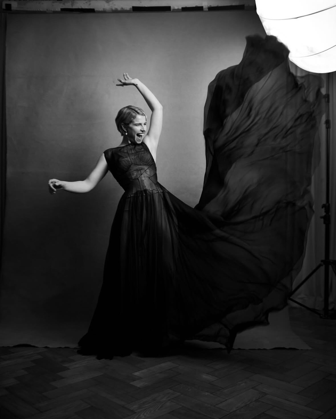 Elegance with a cinematic edge

•••
#repost 

@jasonhetheringtonstudio Congratulations to Jessie Buckley!
First Irish woman to win Best Actress @theacademy #oscars2026 #killarney ☘️
Shot here for @britishvogue 💫