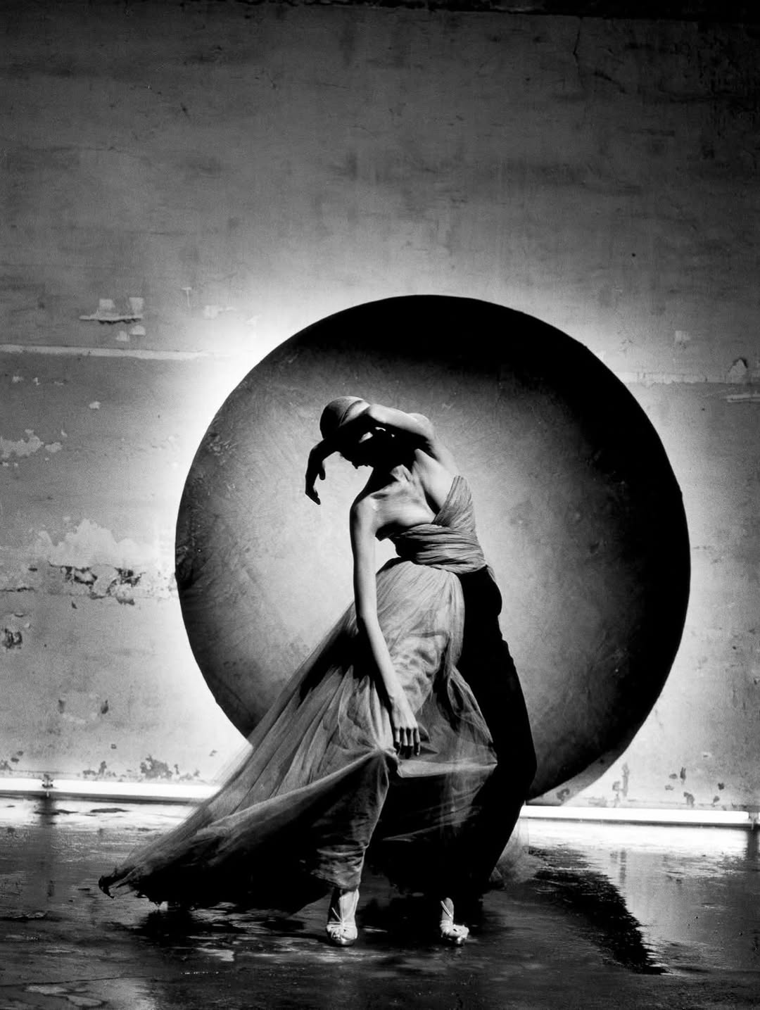 Peter Lindbergh always knew how to make elegance feel unforgettable

•••
#repost

@therealpeterlindbergh Amanda Johnson, Aubervilliers,
2003

#LindberghStories