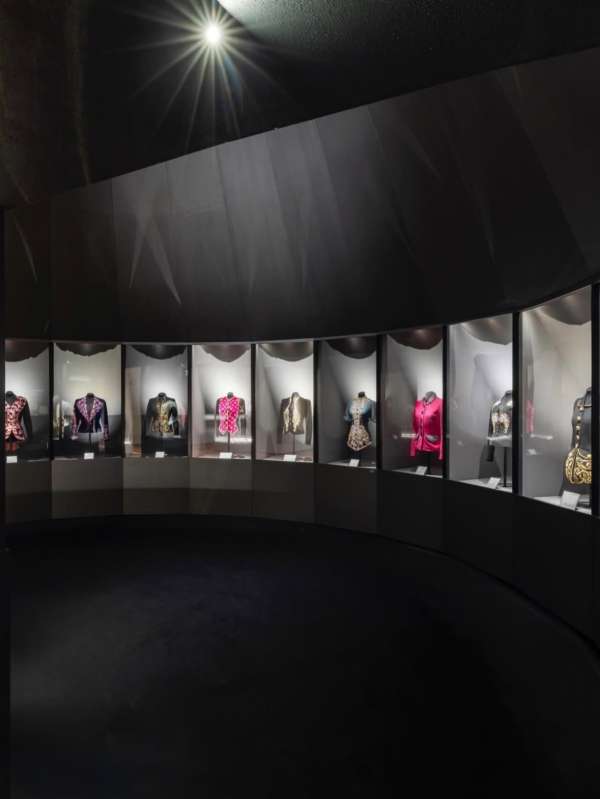 Schiaparelli in London.