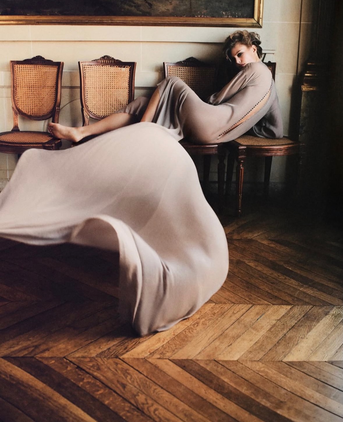 A quiet kind of glamour, where presence does all the talking
•••
#repost
@inkaliston_ Bibi Breslin for Vogue France styled by Claire Thomson Jonville
Talent: @bibi_breslin
Réalisation: @clairethomsonjonville
Hair Stylist: @davidharborow
Makeup Artist: @siddharthasimone
Nail Manicure: @jessicatrochut_nailartist
Set Designer: @vuk__vuk
Visual Director: @michaela_perau
Production: @faragoprojects
Retouching: @grainpostproduction
Scans: @Isa_lab @cadenceagency