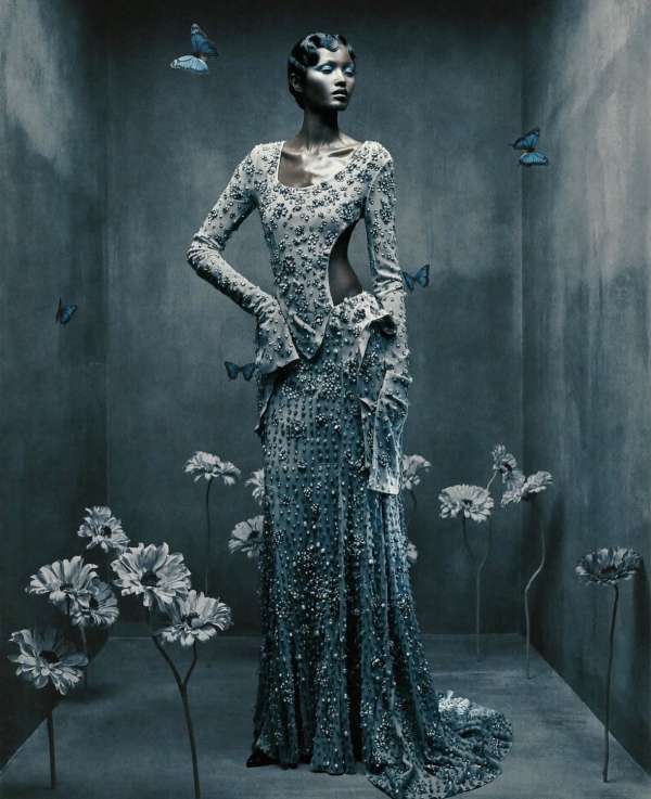 Glamour as metamorphosis, beauty as observa...