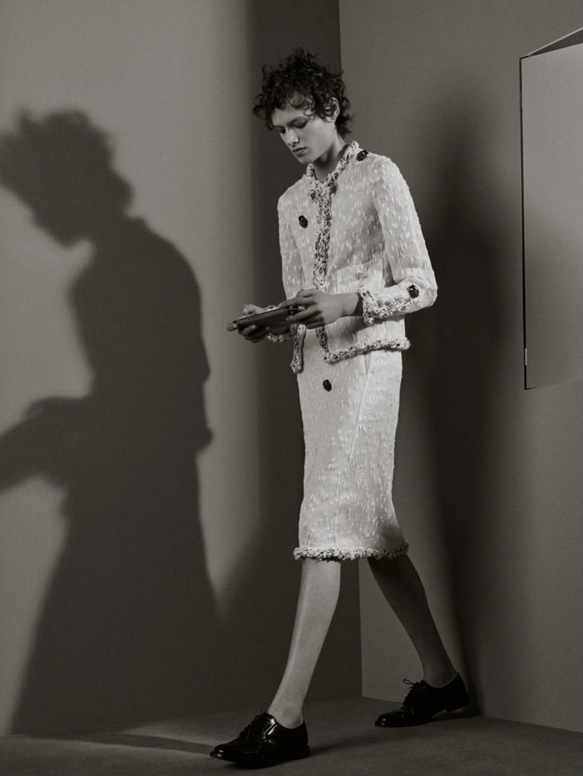 The rare kind of elegance that never needs to explain itself.
•••
#repost
@wmag She’s no slouch. Beneath the casual ease of spring’s loose silhouettes lies a study in rigor, discipline, and precision. In our latest issue, Noor Khan (@darthnoor) models the season’s standout looks. Link in bio for the full story.
-
Photography: @craigmcdeanstudio
Styling: @therealgracecoddington
Editor in Chief: @saramoonves
Creative Directors at Large: @kevintekinel @charleslevai
Hair: @damienboissinothair
Makeup: @francelledaly
Manicure: @marie.rosa
Model: @darthnoor
Casting: @ashleybrokaw
Set Design: @alexanderbockstudio
Production: @endorphyn.tv
W VOLUME THREE 2026: THE POP ISSUE