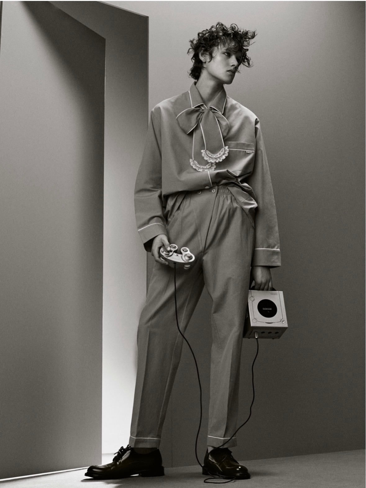 The rare kind of elegance that never needs to explain itself.
•••
#repost
@wmag She’s no slouch. Beneath the casual ease of spring’s loose silhouettes lies a study in rigor, discipline, and precision. In our latest issue, Noor Khan (@darthnoor) models the season’s standout looks. Link in bio for the full story.
-
Photography: @craigmcdeanstudio
Styling: @therealgracecoddington
Editor in Chief: @saramoonves
Creative Directors at Large: @kevintekinel @charleslevai
Hair: @damienboissinothair
Makeup: @francelledaly
Manicure: @marie.rosa
Model: @darthnoor
Casting: @ashleybrokaw
Set Design: @alexanderbockstudio
Production: @endorphyn.tv
W VOLUME THREE 2026: THE POP ISSUE