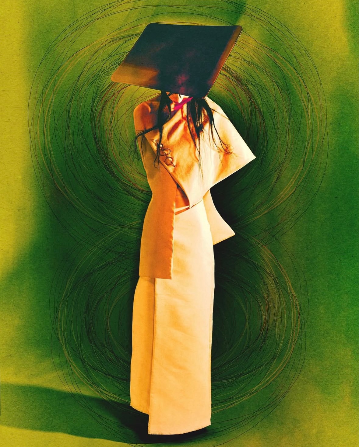 A spiral of form, instinct, and quiet intensity.
•••
#repost
@danasaadstyls “SPIRALI” inspired by Roberto Crippa’s
Spirali
Model @antoniagloessel from @special_management
Art Direction & Photography @omidaghd
Styling @danasaadstyls
Hair @mamrezabbasi using
| @mrsmithhair
Make-Up @chicherdrink
Photography Assistant @luci.a.neri
Styling Assistants @elguilibel @nour.eldana
Hair Assistant @jury_mg
Designer @raquelaredecosta
@sickymag ❤️