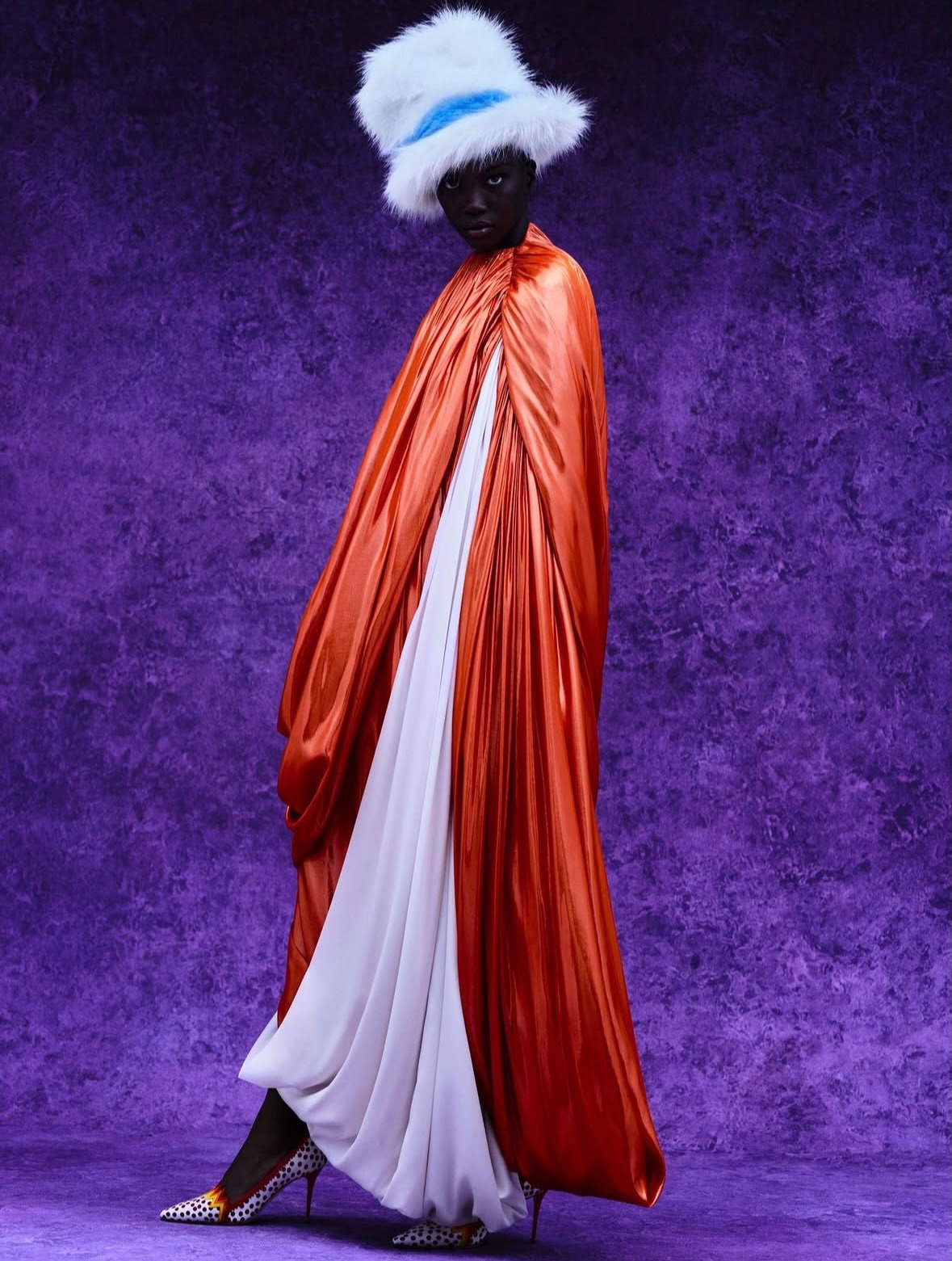 Anok Yai moves through each frame like a vision of power, elegance, and impossible light. Bold, sculptural, magnetic, and entirely her own.
•••
#repost
@vogueitalia C’è stato un momento in cui #AnokYai ha pensato di non tornare più. Non alle passerelle, non ai set, non a quell’immagine di sé che il mondo della moda aveva imparato a riconoscere. In un’intervista esclusiva a #Vogue, la modella ritratta insieme ai suoi genitori da #RafaelPavarotti, ripercorre gli anni dell’ascesa fulminea, il rapporto con la propria immagine, la pressione costante dell’industria e la fragilità nascosta dietro una carriera costruita sotto lo sguardo di tutti. Un racconto personale che attraversa identita, salute mentale, ambizione e vulnerabilita, restituendo una versione di Anok molto distante dall’idea irraggiungibile della top model. Più umana, più consapevole, più libera. Scopri di più al link in bio e nel numero di giugno di #Vogueltalia in edicola dal 26 maggio.
Foto @RataelPavarotti_
Styling @KPhelan123
Hair @JawaraW
Make Up @PeterPhilipsMakeup
Nails @AnatoleRainey
Tailoring @NicolasGuichard_
Set Design @MaryHoward_SetDesign
Production @NorthSix