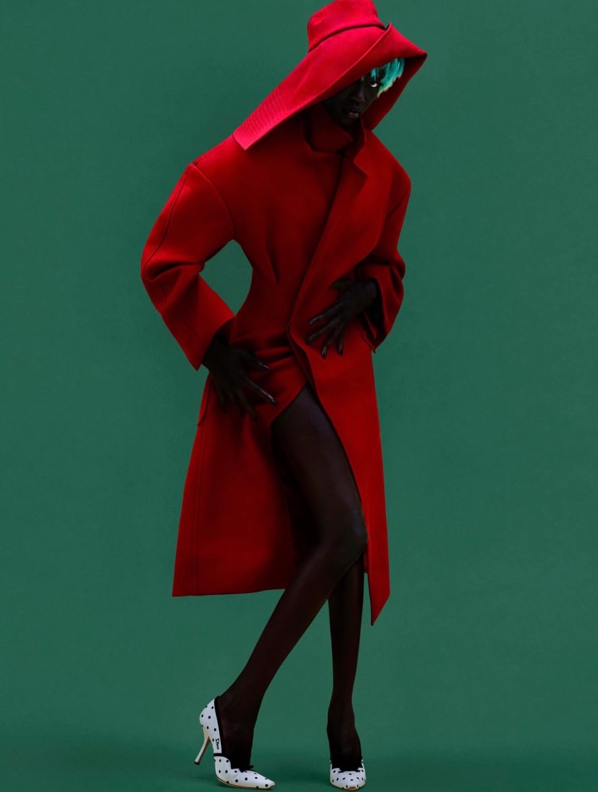 Anok Yai moves through each frame like a vision of power, elegance, and impossible light. Bold, sculptural, magnetic, and entirely her own.
•••
#repost
@vogueitalia C’è stato un momento in cui #AnokYai ha pensato di non tornare più. Non alle passerelle, non ai set, non a quell’immagine di sé che il mondo della moda aveva imparato a riconoscere. In un’intervista esclusiva a #Vogue, la modella ritratta insieme ai suoi genitori da #RafaelPavarotti, ripercorre gli anni dell’ascesa fulminea, il rapporto con la propria immagine, la pressione costante dell’industria e la fragilità nascosta dietro una carriera costruita sotto lo sguardo di tutti. Un racconto personale che attraversa identita, salute mentale, ambizione e vulnerabilita, restituendo una versione di Anok molto distante dall’idea irraggiungibile della top model. Più umana, più consapevole, più libera. Scopri di più al link in bio e nel numero di giugno di #Vogueltalia in edicola dal 26 maggio.
Foto @RataelPavarotti_
Styling @KPhelan123
Hair @JawaraW
Make Up @PeterPhilipsMakeup
Nails @AnatoleRainey
Tailoring @NicolasGuichard_
Set Design @MaryHoward_SetDesign
Production @NorthSix