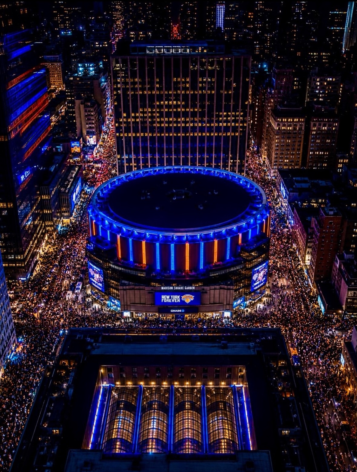 New York, Forever.

Some victories are more than victories.
They are proof that faith can outlast time.

After 53 years, the Knicks rose again, and the city rose with them.

A story of resilience, loyalty, and the quiet power of never giving up.

New York, shining in blue and orange 💙🧡

#NewYorkKnicks #Knicks #NewYorkForever #NYC #MadisonSquareGarden IndustriaSuperstudio Resilience
