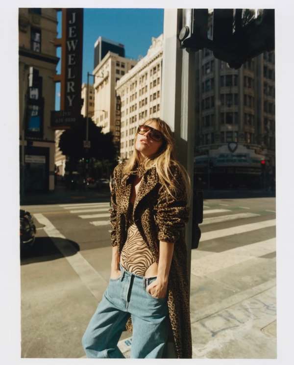 Glamour with the windows down, somewhere be...