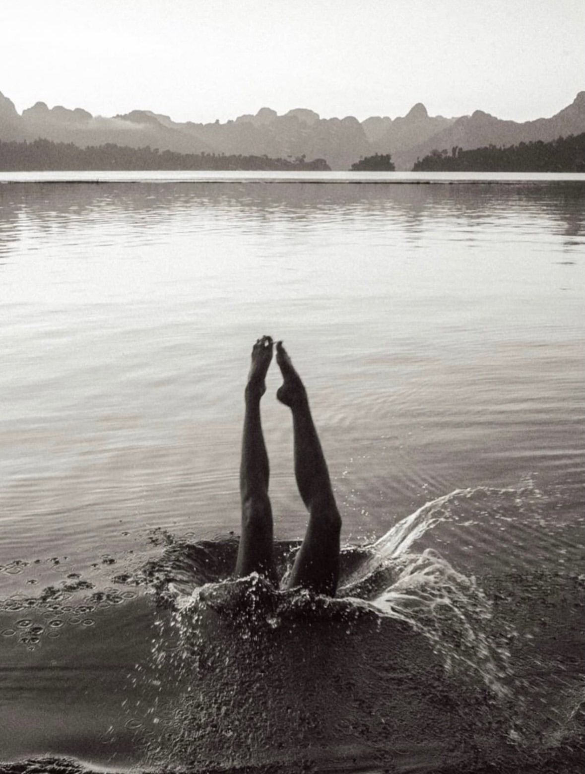 Some stories ask to be read. Others ask to be experienced.
La Selva by @katebellm is a quiet exploration of beauty, instinct, and emotion, where black and white photography reveals a world that feels both intimate and untamed.
@vogueandchocolate
#KateBellm #LaSelva #PhotographyBook #BlackAndWhitePhotography #FineArtPhotography