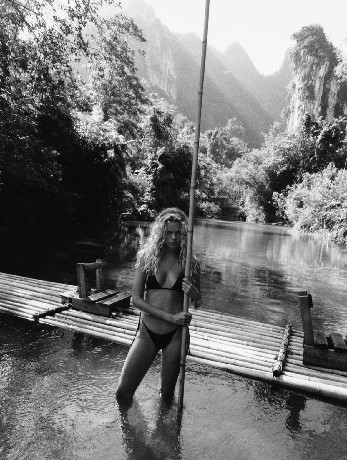Some stories ask to be read. Others ask to be experienced.
La Selva by @katebellm is a quiet exploration of beauty, instinct, and emotion, where black and white photography reveals a world that feels both intimate and untamed.
@vogueandchocolate
#KateBellm #LaSelva #PhotographyBook #BlackAndWhitePhotography #FineArtPhotography