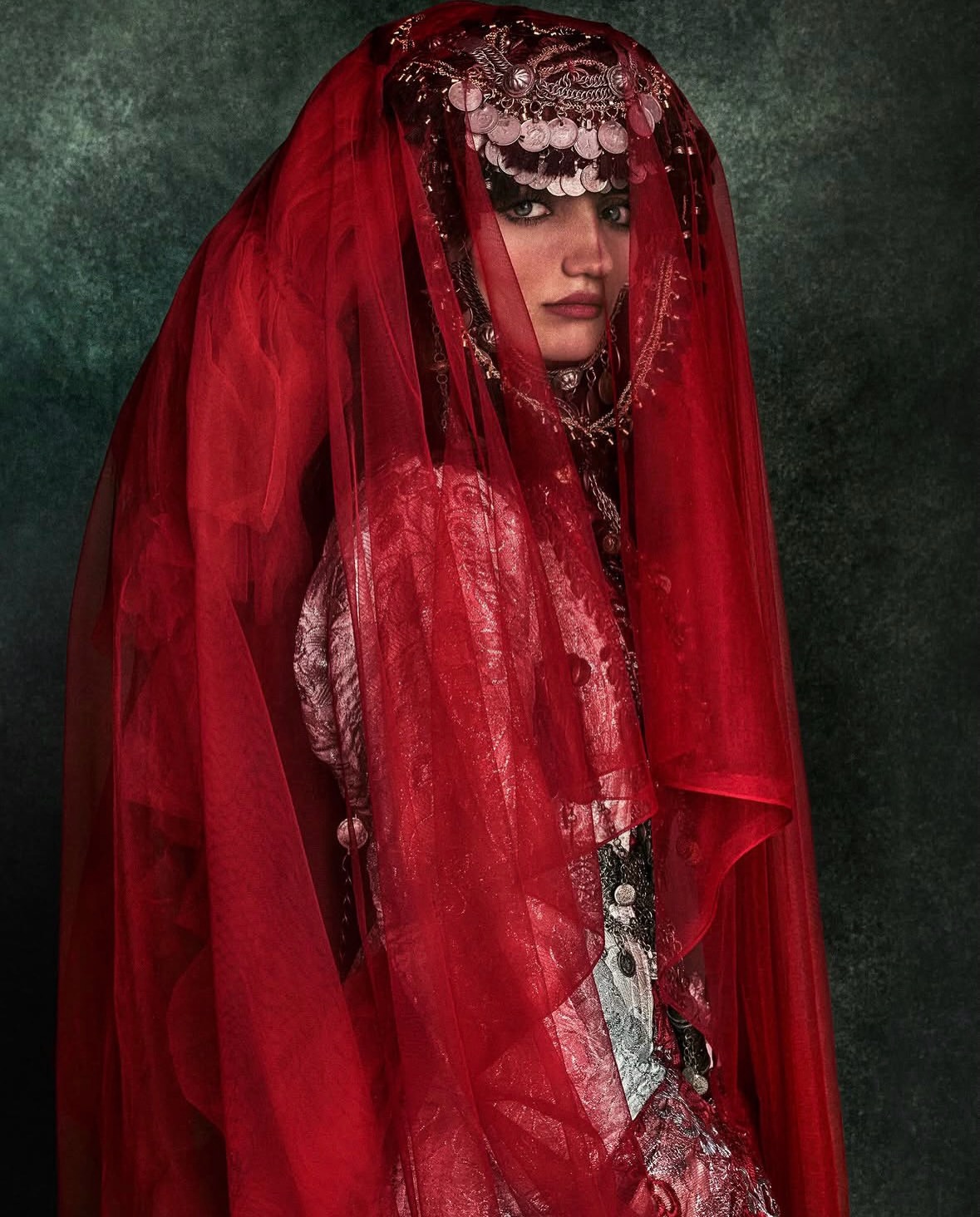 Across cultures, a bride becomes a vision of identity, ritual and transformation. Through the lens of @mariotestino, every tradition reveals its own extraordinary language of beauty.

@taschen

#MarioTestino #ABeautifulWorld #BridalTraditions #CulturalHeritage #Photography