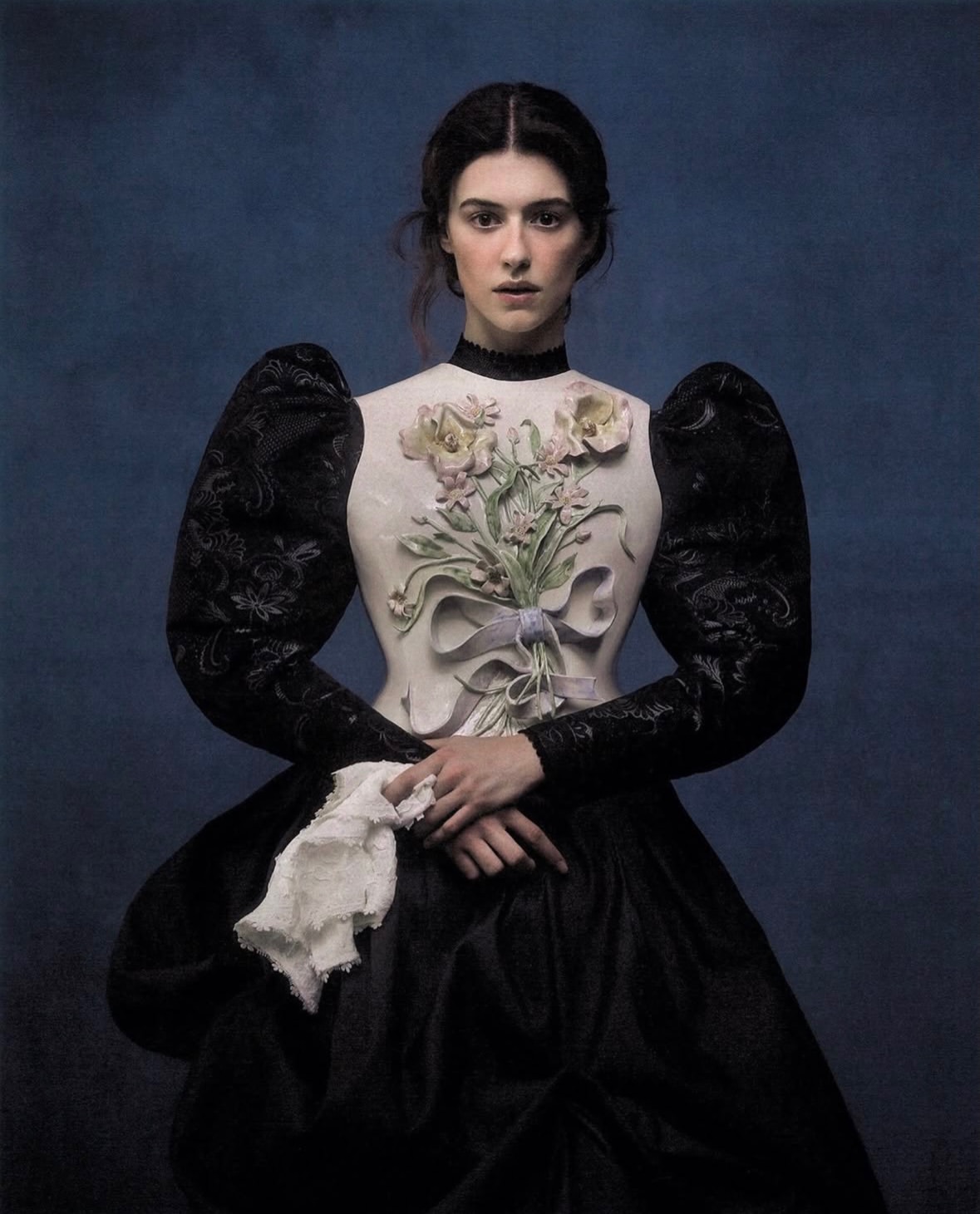 Austen, reimagined. @daisyedgarjones brings a bolder, more elemental Elinor Dashwood to the screen, captured by @szilvesztermako for @britishvogue in a poetic dialogue between period romance and modern rebellion.

#DaisyEdgarJones #SenseAndSensibility