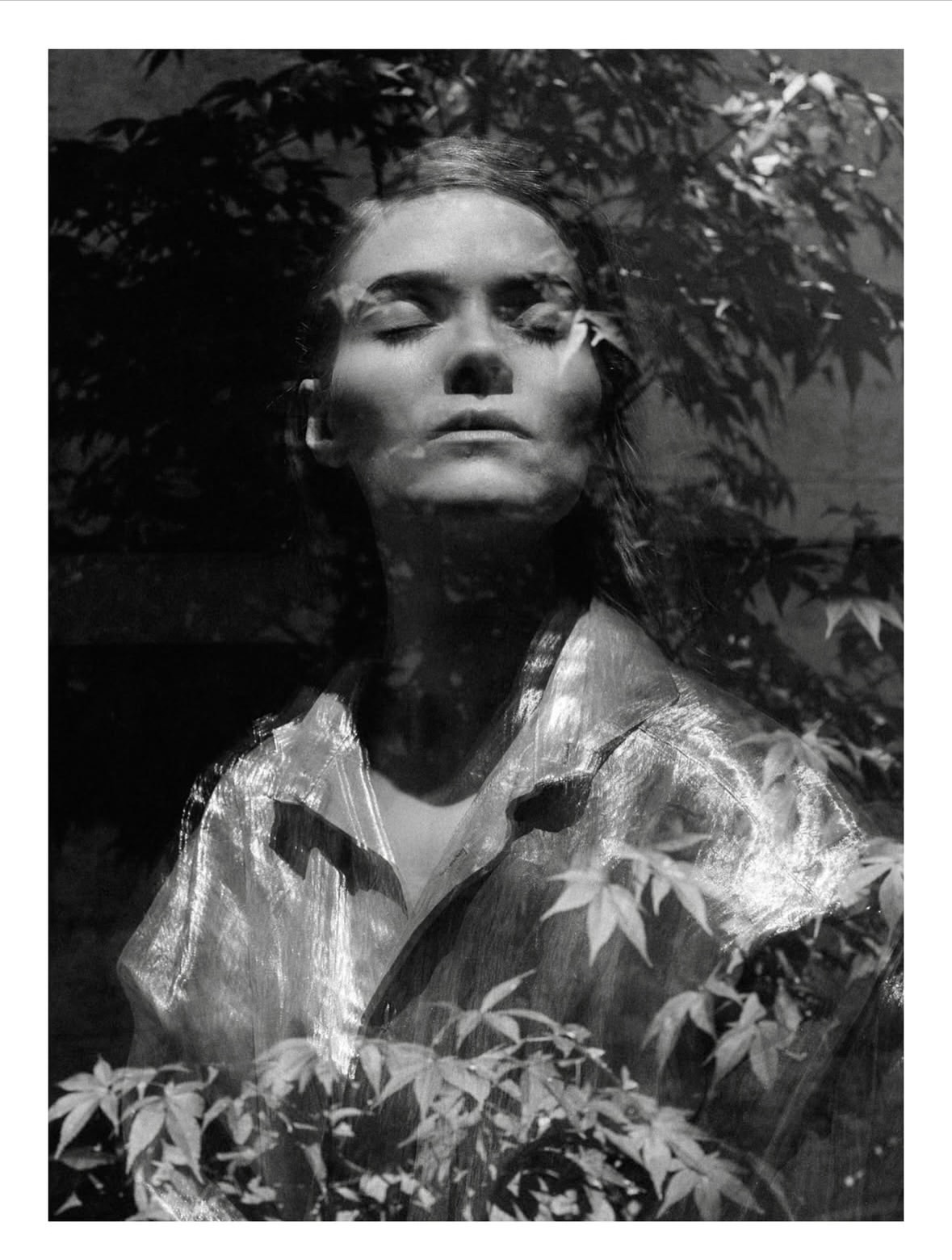 Where form meets feeling. @meredithadelaide moves through the quiet geometry of garicamaisadesign, captured in a study of light, shadow and expression by @niravphotography.
Hair and makeup @katienashbeauty
Clothing @specksandkeepings
#Architecture #ArchitecturalPhotography #PortraitPhotography #LightAndShadow