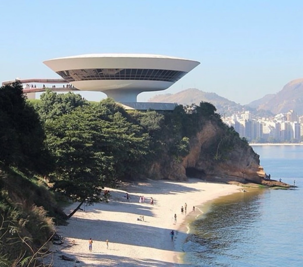 Suspended between sky and sea, Oscar Niemeyer’s ...