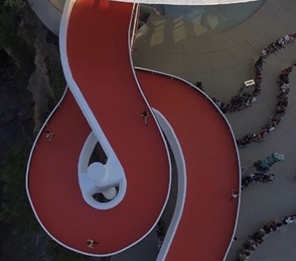 Suspended between sky and sea, Oscar Niemeyer’s ...